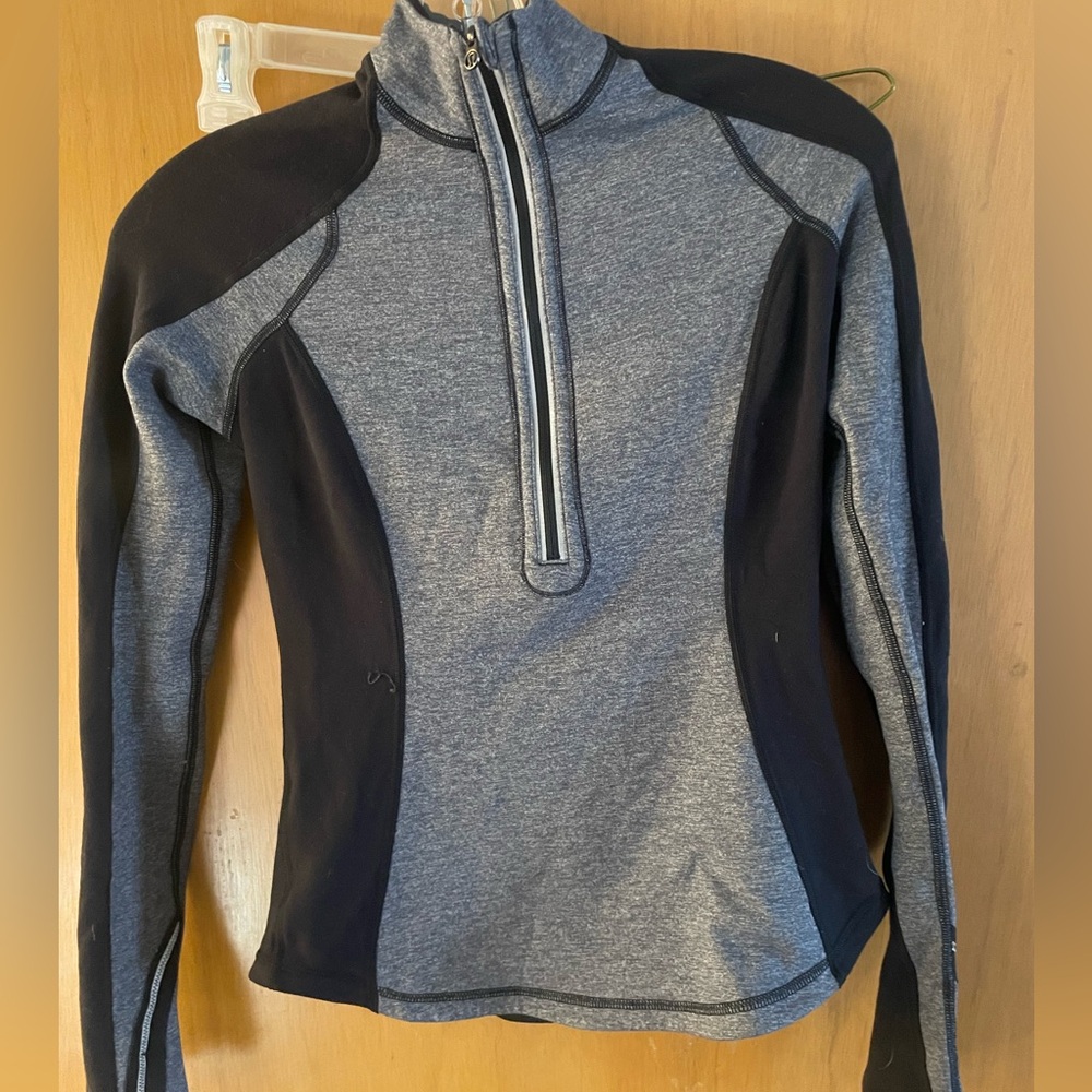 Ladies lululemon reversible long sleeve top